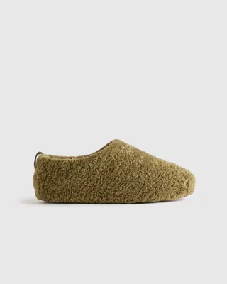 Quince Quince | Men's Genuine Shearling Lounge Slipper in Military Olive — Men Autumn green Accessories