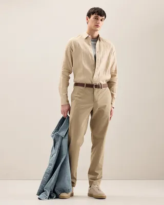 Quince Quince | Men's ProTech Golf Pants in Sand Dune — Men Spring camel Trousers & Chinos