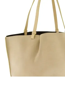 Vince Vince Ava Leather Tote in Maiz — Women Autumn tan Accessories
