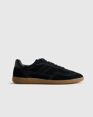 Quince Quince | Women's Italian Suede Gum Sole Sneaker in Black — Women Winter black Accessories