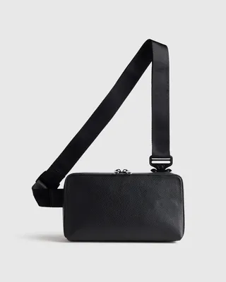 Quince Quince | Men's Excursion Italian Leather Sling in Black — Men Winter black Hand Bags