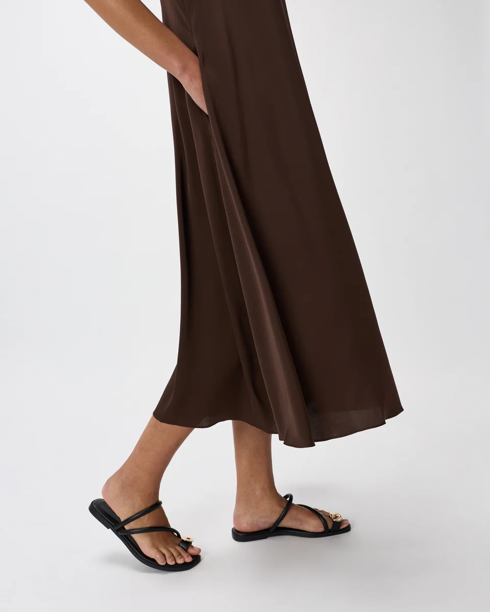 Quince Quince | Women's Washable Stretch Silk Voluminous Maxi Dress in Hot Fudge — Women Autumn chocolate Maxi Dresses