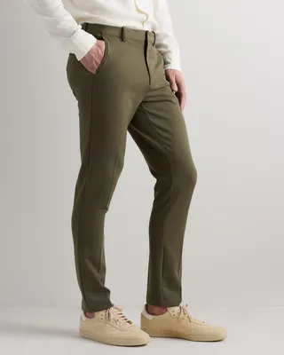 Quince Quince | Men's Ultra-Stretch 24/7 Smart Chinos Slim in Bayberry Olive — Men Autumn green Trousers & Chinos