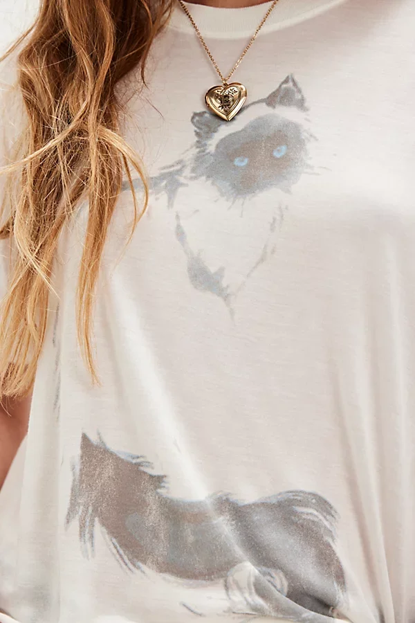Junk Food Clothing The Shadow Cat Tee in Vintage White — Women Spring ivory