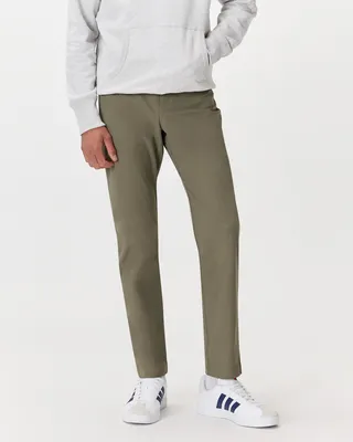 Quince Quince | Men's Everyday 5-Pocket Tech Pants in Faded Cargo Green — Men Autumn grey Trousers & Chinos