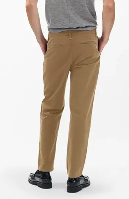 rag & bone rag & bone Evan Trim Fit Pleated Stretch Cotton Chinos in Bark — Men Autumn brown Pants