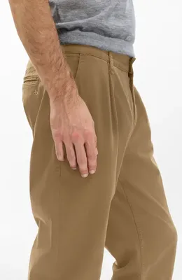 rag & bone rag & bone Evan Trim Fit Pleated Stretch Cotton Chinos in Bark — Men Autumn brown Pants