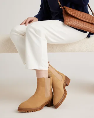 Quince Quince | Women's Suede Chelsea Boot in Desert — Women Autumn tan Accessories