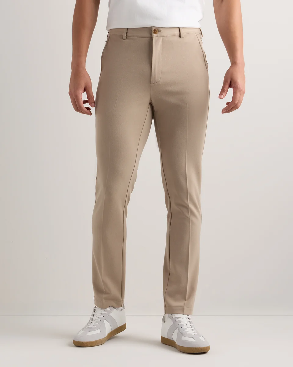 Quince Quince | Men's Ultra-Stretch 24/7 Smart Chinos Slim in Sand Dune — Men Spring beige Trousers & Chinos